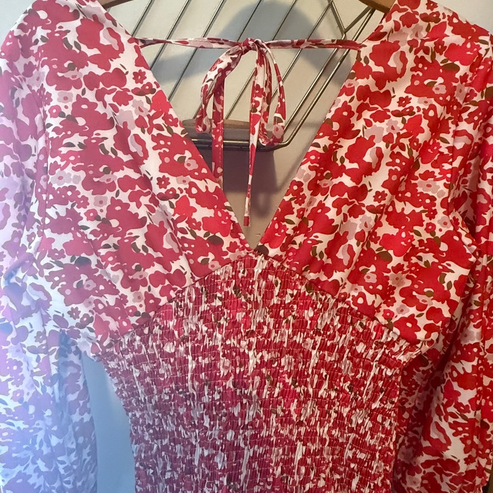 Chic Floral Long Sleeve Dress in Red and White